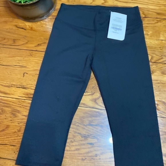 Fabletics Salar Crop Leggings Cropped Athletic Fitness Workout Women XS NWT. - Picture 2 of 9